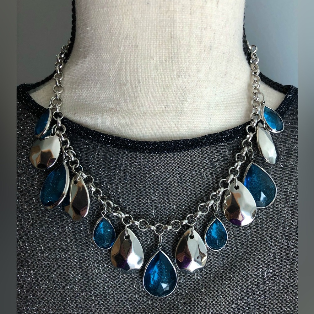 NWT Glam Blue Teardrop Bib Necklace & Earrings Set